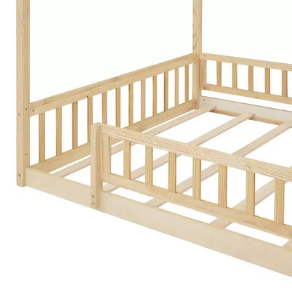 Letto Montessori a terra matrimoniale con struttura in legno a casetta, recinzione e design a casetta da gioco