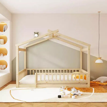 Letto Montessori a terra matrimoniale con struttura in legno a casetta, recinzione e design a casetta da gioco